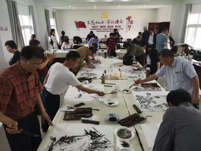 傳統(tǒng)文化助力扶貧攻堅——江蘇、貴州中國畫學(xué)會交流展在貴陽開幕